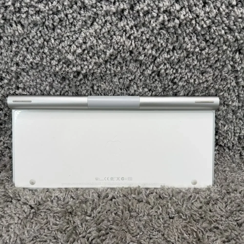 Apple Wireless Keyboard A1314 Bluetooth Aluminum Silver White Mac iPad Genuine